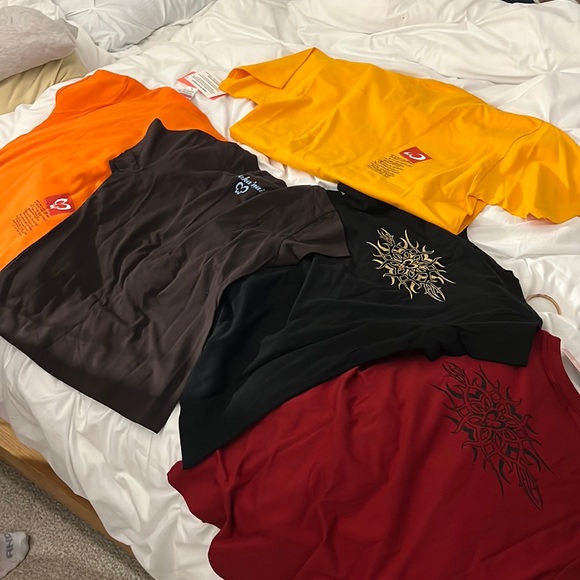 Wakanai graphic tees - Picture 2 of 2